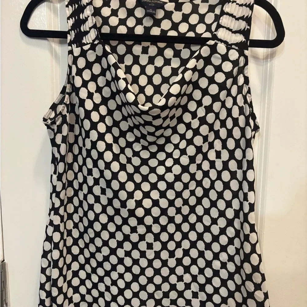 Banana Republic Black & White Polka Dot Pleated Shoulder Blouse PL - Picture 4 of 8